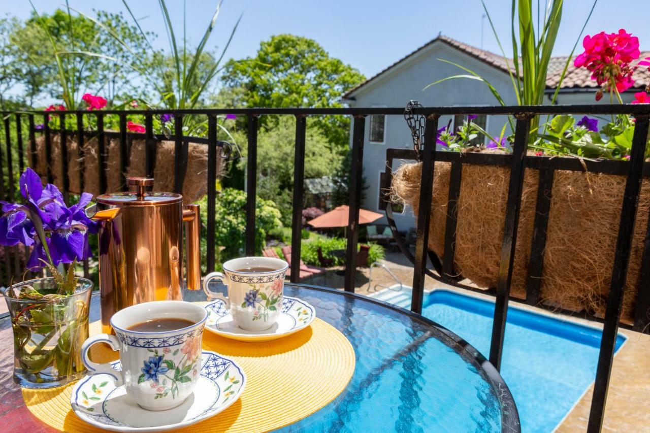 The Villa Bed And Breakfast Westerly Exterior foto